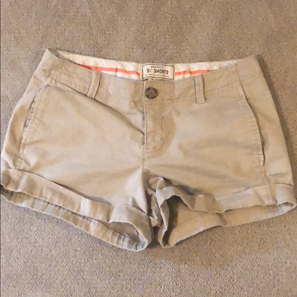 Old Navy Pants - Khaki shorts